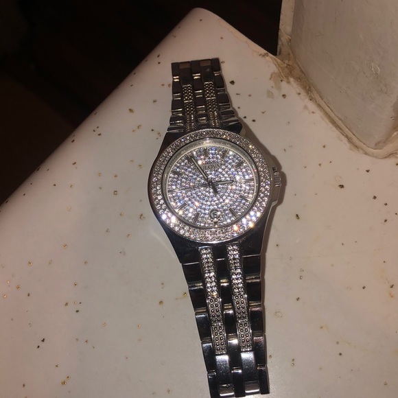 I’m selling this bulova phantom watch - Picture 3 of 3